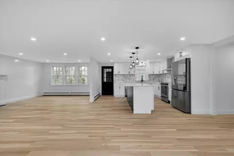 3 Bristol Ave, Hyannis, MA 02601