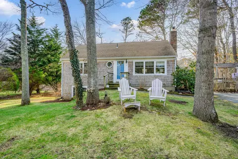 Exterior - 43 Chickadee Ln, Centerville, MA 02632 photo 2 of 25