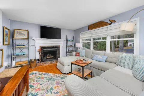 Living - 43 Chickadee Ln, Centerville, MA 02632 photo 4 of 4