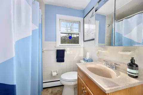 Bath - 43 Chickadee Ln, Centerville, MA 02632 photo 1 of 2