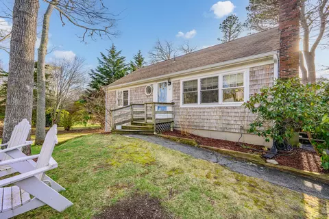 Exterior - 43 Chickadee Ln, Centerville, MA 02632 photo 4 of 25