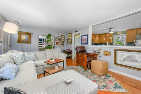 Living - 43 Chickadee Ln, Centerville, MA 02632 photo 3 of 4