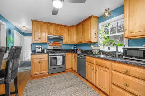Kitchen - 43 Chickadee Ln, Centerville, MA 02632 photo 4 of 4