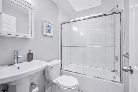 Bath - 290 Riverview Ln, Centerville, MA 02632 photo 3 of 3