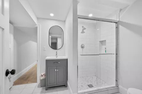 Bath - 290 Riverview Ln, Centerville, MA 02632 photo 1 of 3