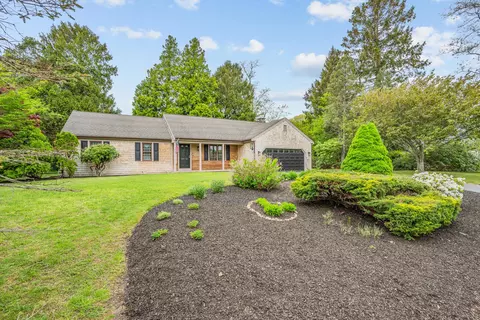 Exterior - 290 Riverview Ln, Centerville, MA 02632 photo 2 of 8