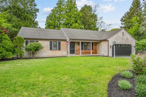 290 Riverview Ln, Centerville, MA 02632