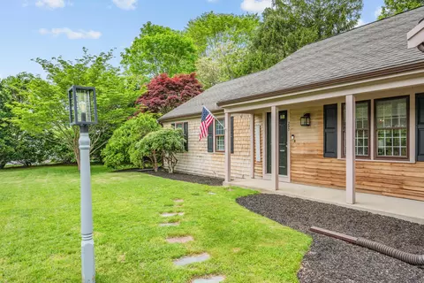 Exterior - 290 Riverview Ln, Centerville, MA 02632 photo 3 of 8