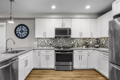 76 Court St #6, Plymouth, MA 02360