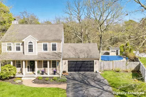 3 Dover Ln, Buzzards Bay, MA 02532