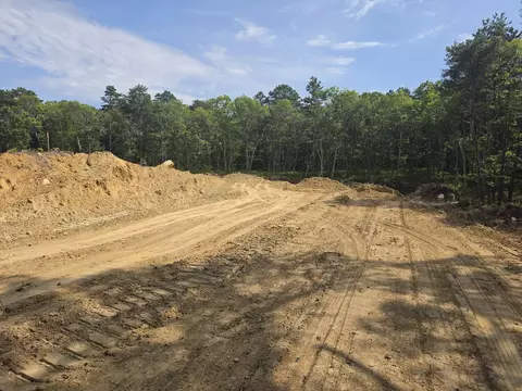 93 Oakmont Dr #LOT 2, Cummaquid, MA 02675