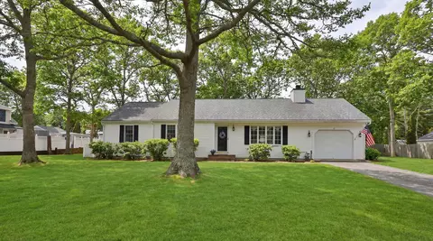 37 Ansel Howland Rd, Centerville, MA 02632