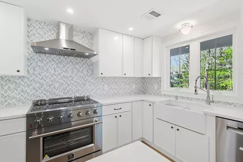 Kitchen - 31 Marway, Mashpee, MA 02649 photo 2 of 5