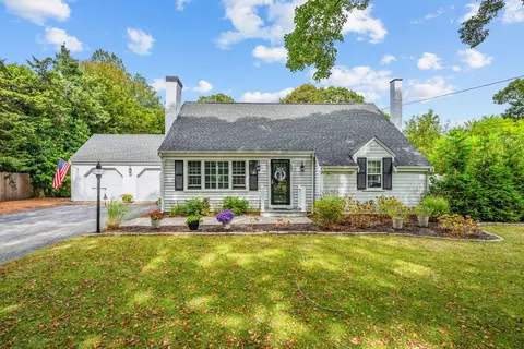 442 Pine St, Centerville, MA 02632