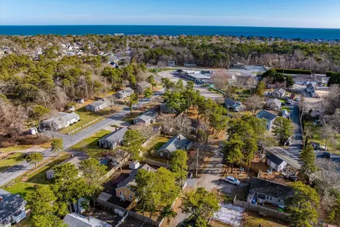 12 Blueberry Ln, Dennis Port, MA 02639