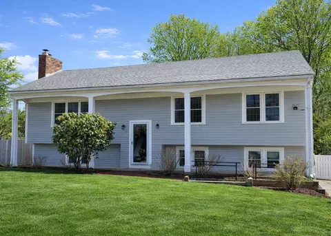147 Bristol Ave, Hyannis, MA 02601