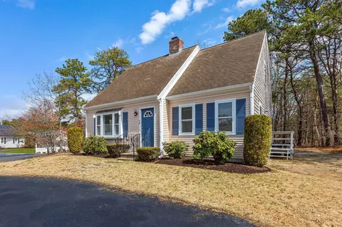 29 Lumberjack Trl, West Yarmouth, MA 02673
