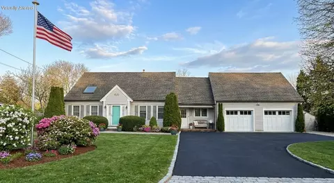 30 Elliott Rd, Centerville, MA 02632