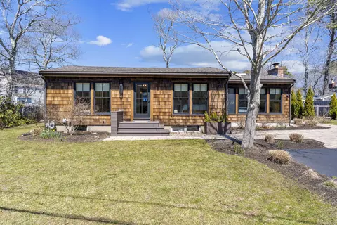 10 Knollwood Dr, East Falmouth, MA 02536