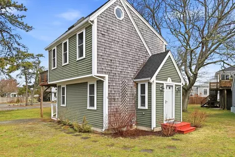 111 School St #2, West Dennis, MA 02670