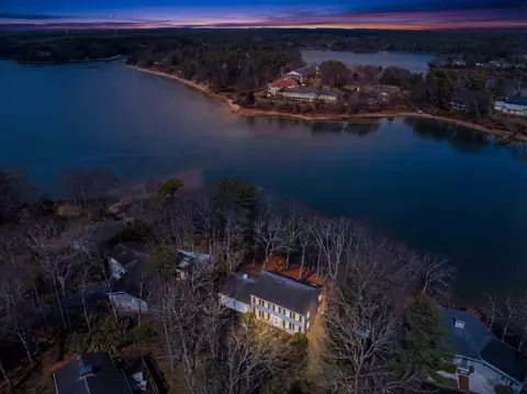 14 Quamhassett Rd, Buzzards Bay, MA 02532