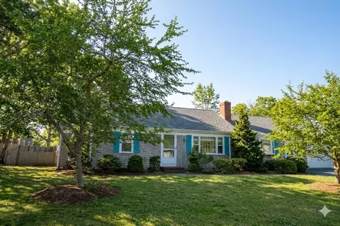15 Mulford St, South Yarmouth, MA 02664