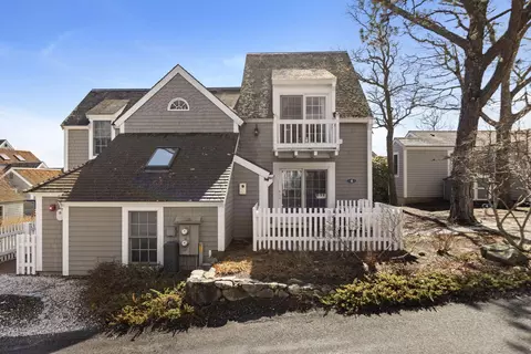 4 Hyannis Point Rd UNIT 4, Mashpee, MA 02649