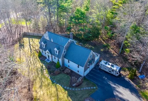 1 Lighthouse Ln, Forestdale, MA 02644
