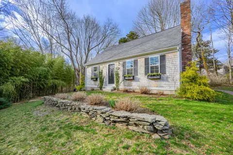 Exterior - 4332 Main St, Barnstable, MA 02630 photo 2 of 17