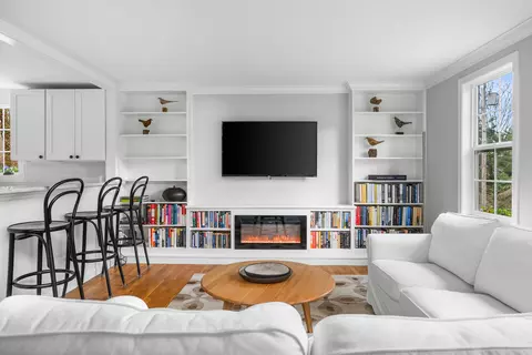 Living - 4332 Main St, Barnstable, MA 02630 photo 2 of 3