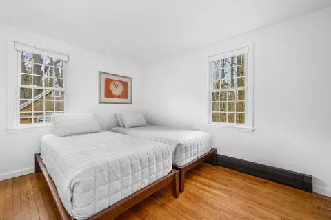 Bedroom - 4332 Main St, Barnstable, MA 02630 photo 1 of 8