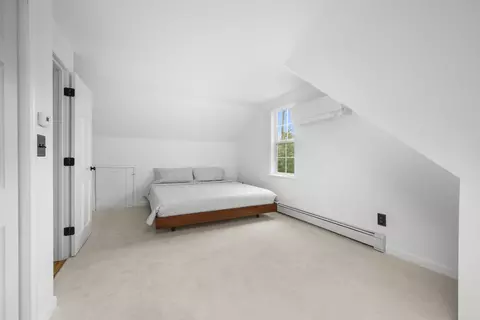 Bedroom - 4332 Main St, Barnstable, MA 02630 photo 4 of 8