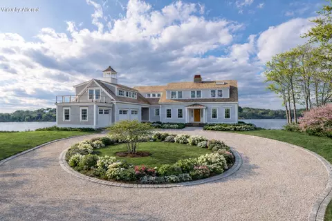 157 Bridge St, Chatham, MA 02633