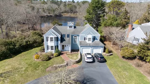 47 Stoney Pond Cir, Marstons Mills, MA 02648