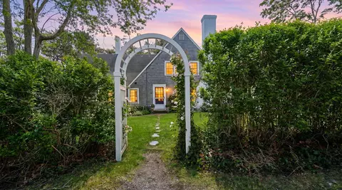 27 Whereaway Ln, Wellfleet, MA 02667