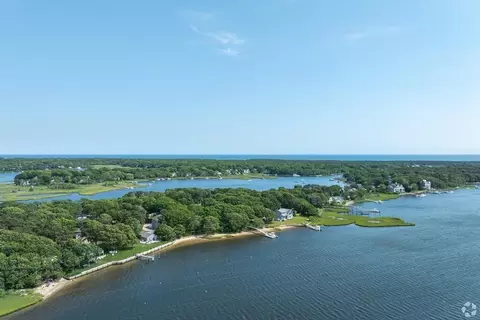 View/Area - 183 Monomoscoy Rd, Mashpee, MA 02649 photo 2 of 4