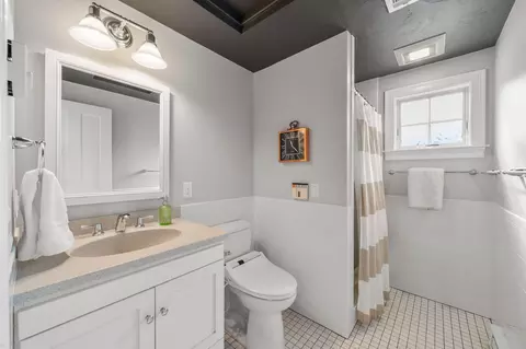 Bath - 280 Harbor Point Rd, Barnstable, MA 02630 photo 1 of 1