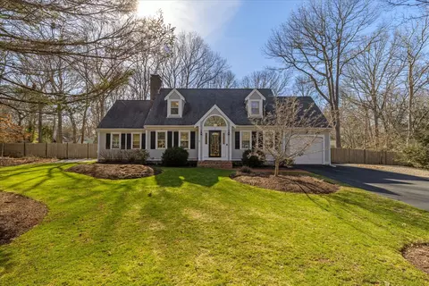 1 Checkerberry Ln, Forestdale, MA 02644