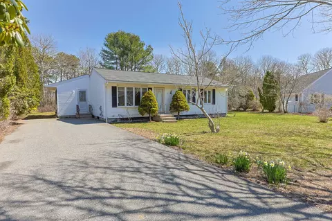 74 Grace Ct, Teaticket, MA 02536