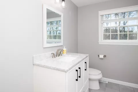 Bath - 89 Trout Brook Rd, Cotuit, MA 02635 photo 5 of 9