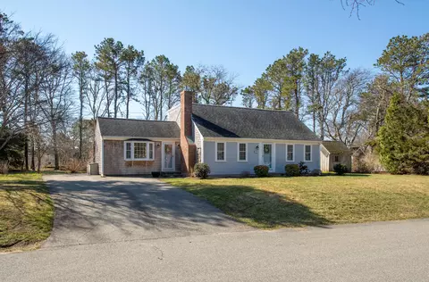 89 Trout Brook Rd, Cotuit, MA 02635