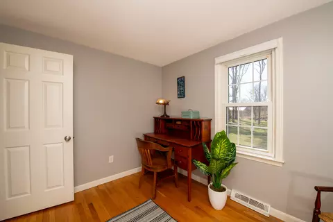 Bedroom - 89 Trout Brook Rd, Cotuit, MA 02635 photo 6 of 12
