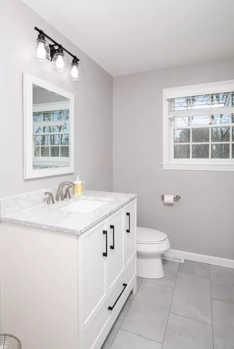Bath - 89 Trout Brook Rd, Cotuit, MA 02635 photo 6 of 9