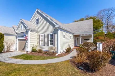 13 Hollyhock Knoll Ct UNIT 13, Bourne, MA 02532