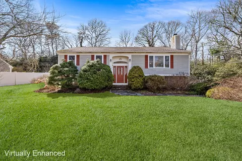 15 Pine Valley Rd, Hyannis, MA 02601