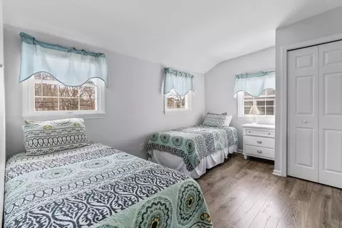 Bedroom - 37 Uncle Henrys Rd, Mashpee, MA 02649 photo 5 of 6