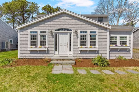 37 Uncle Henrys Rd, Mashpee, MA 02649