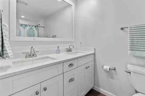 Bath - 37 Uncle Henrys Rd, Mashpee, MA 02649 photo 2 of 4