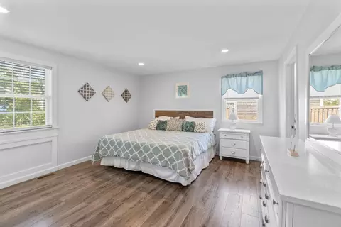 Bedroom - 37 Uncle Henrys Rd, Mashpee, MA 02649 photo 2 of 6