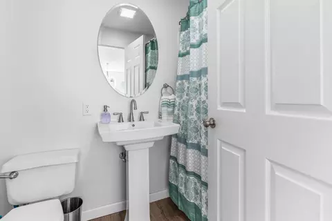 Bath - 37 Uncle Henrys Rd, Mashpee, MA 02649 photo 1 of 4